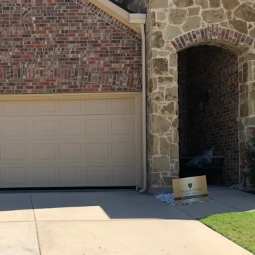 Valor Roofing Group sign